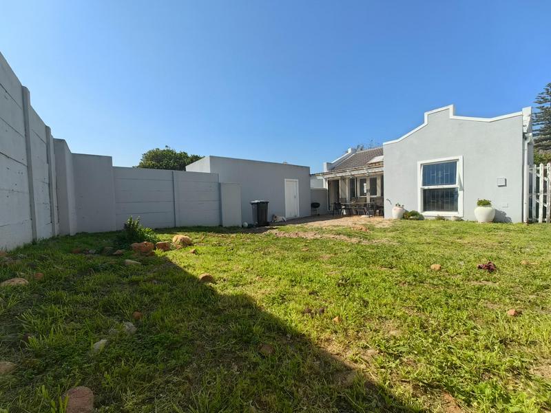 3 Bedroom Property for Sale in Lakeside Western Cape